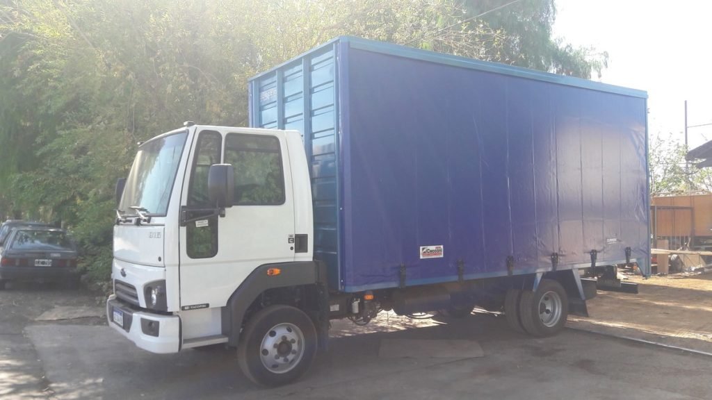 Carrocerías curtain sider — Carrocerias Gurrieri, Mendoza