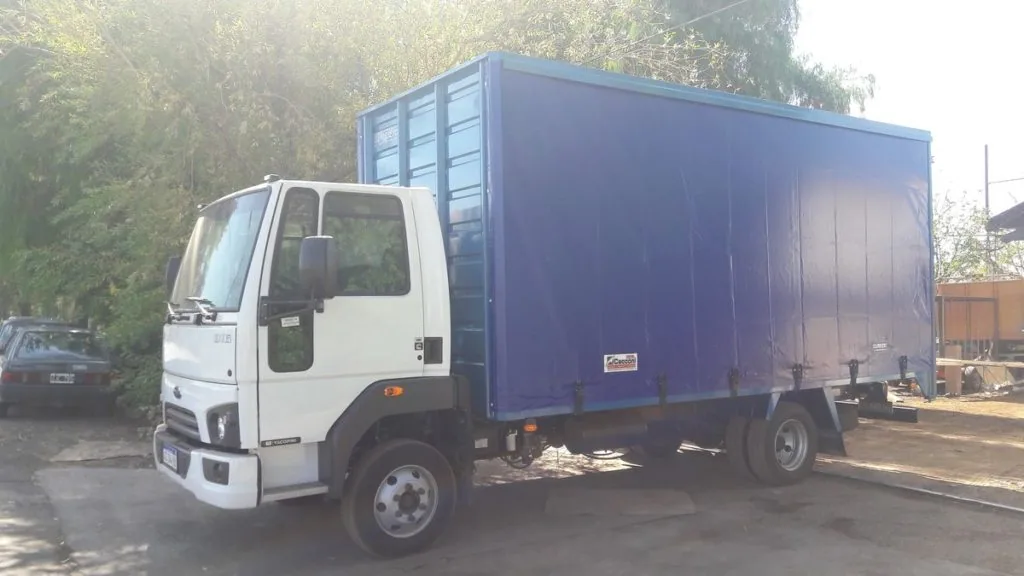 Carrocerías curtain sider — Carrocerias Gurrieri, Mendoza