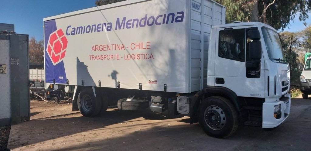 Carrocerías curtain sider — Carrocerias Gurrieri, Mendoza